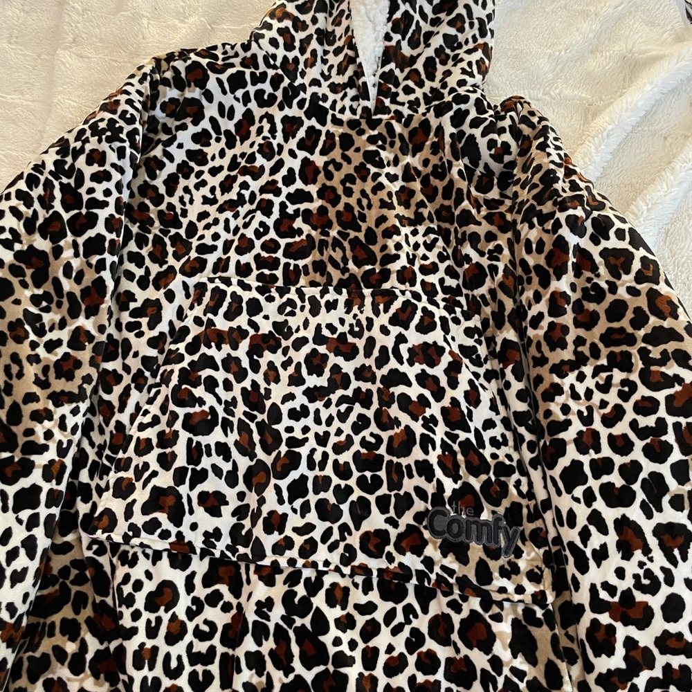 “THE COMFY” WEARABLE BLANKET!